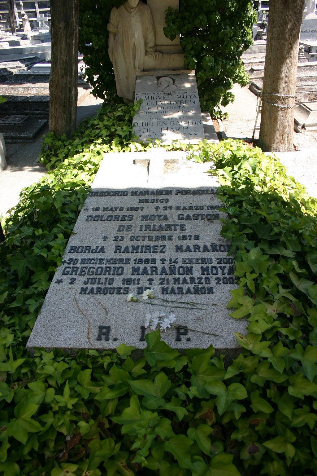 Gregorio Maranon's tomb, Madrid (2).JPG